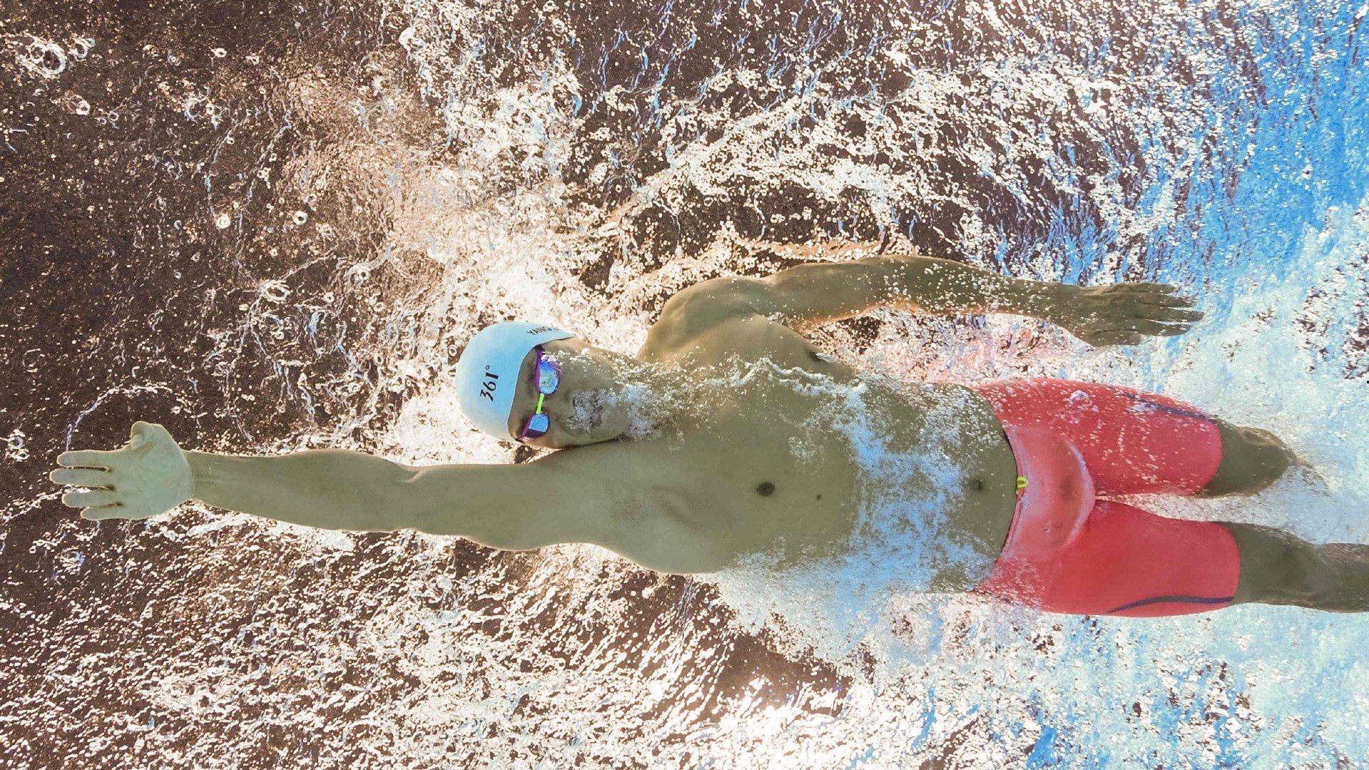 太凶相了哈兰德晒自己P光头照，网友：外星人️