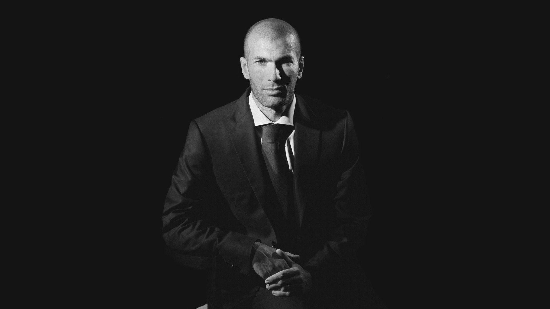 卡梅隆-约翰逊质疑霍勒迪争冠决心,交易申请风波再起,NBA格局或迎剧变